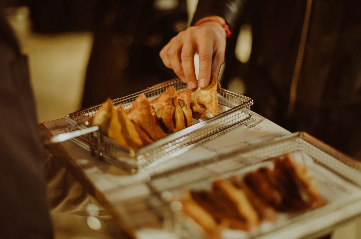 Aperitivo: cestas con bocados servidos
