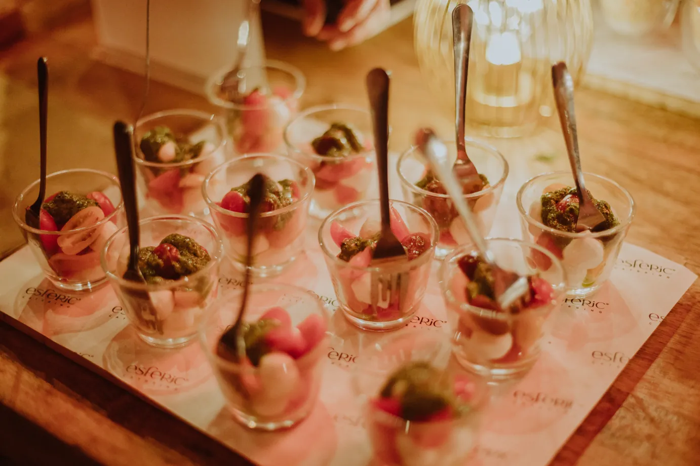 Vasitos gastronómicos presentados en catering de Esferic