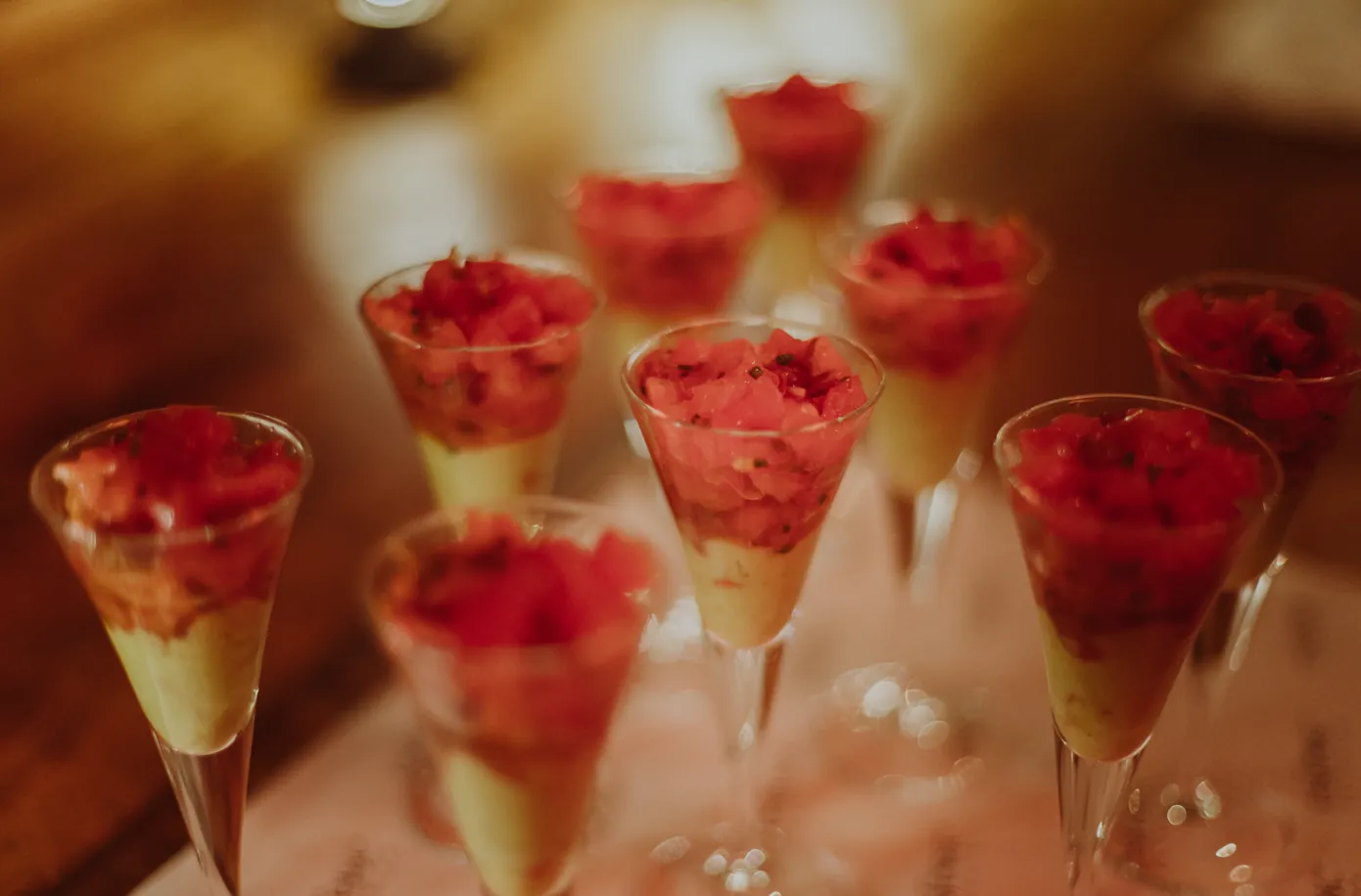 Postres servidos en copa durante el evento